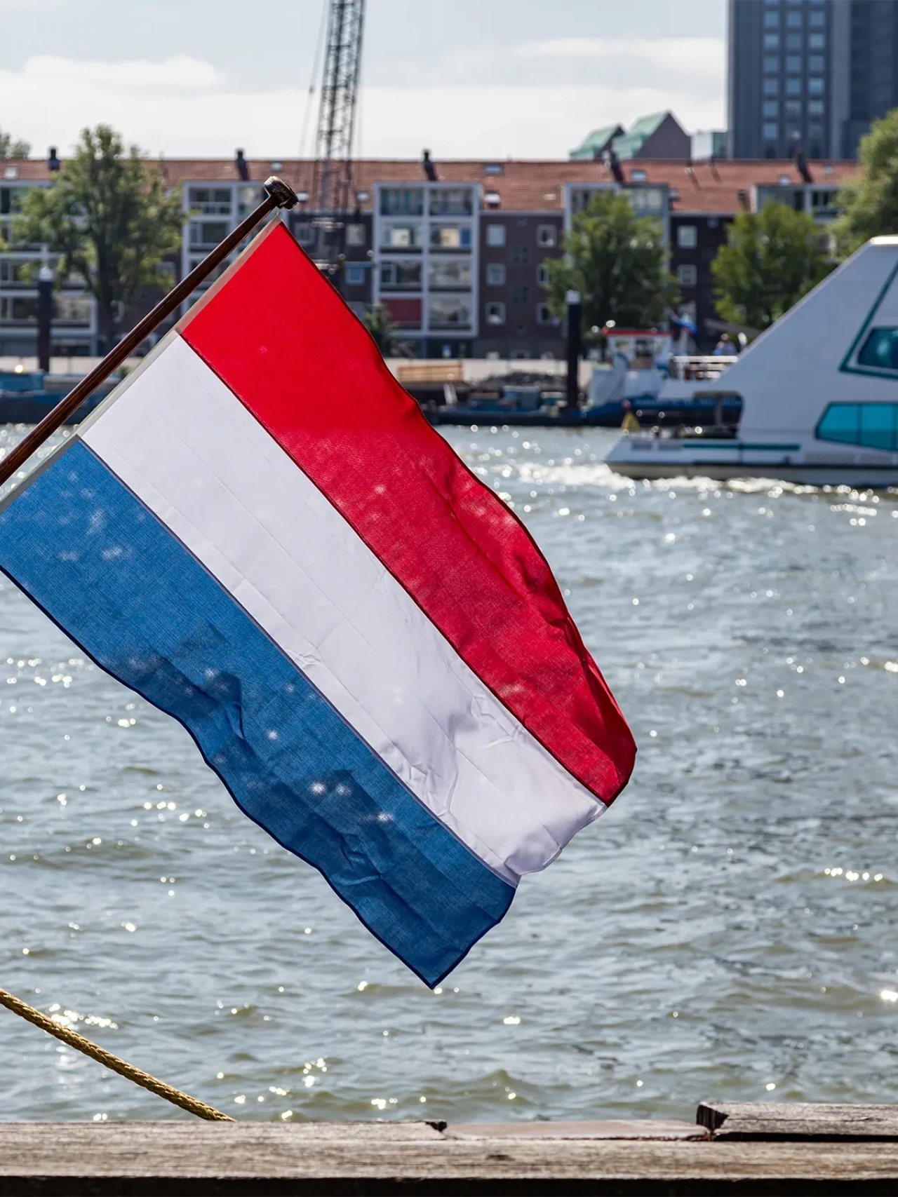 ar-home-gallery-scroll-dutch-flag.webp